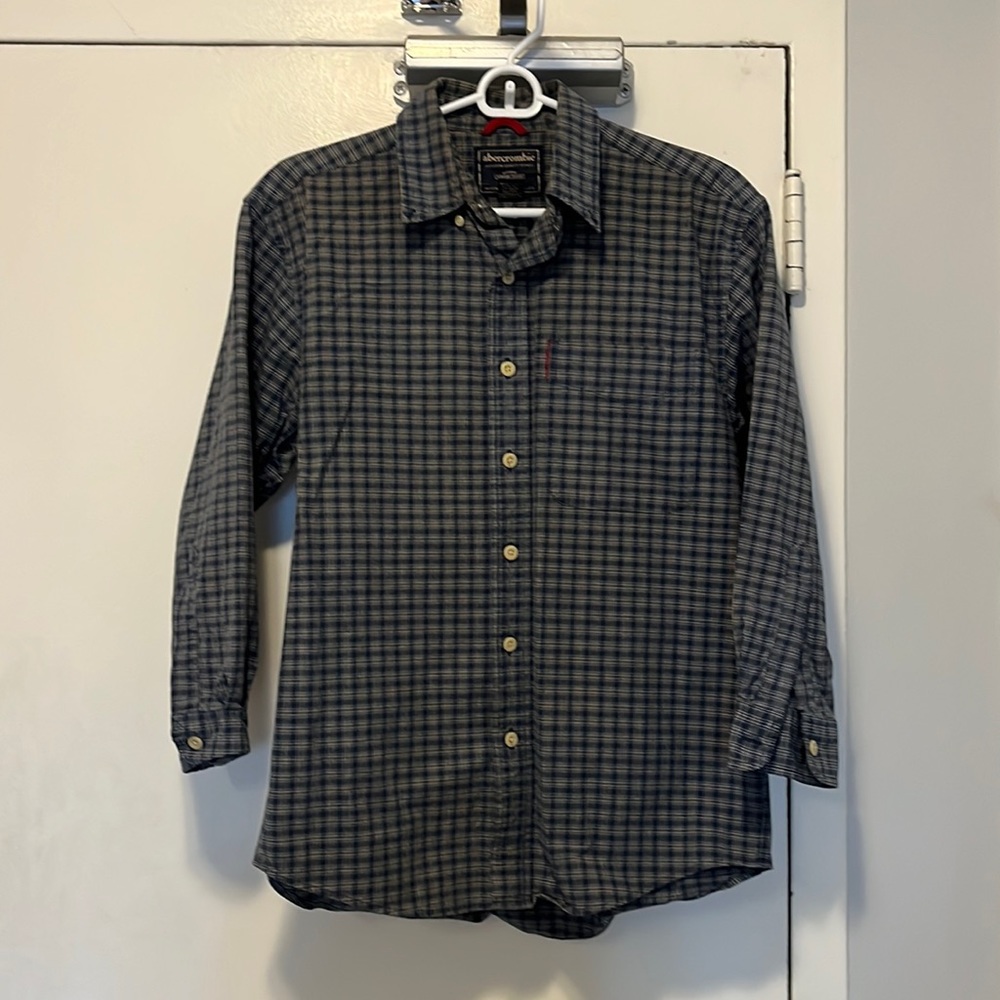Abercrombie kids shirt in medium. Great condition. So cool for a young boy 😎